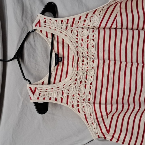 20W-22W Lands End summer striped and embroidered red and white tank top - Picture 3 of 5